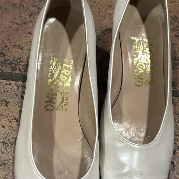 COPY - Vintage Ferragamo kitten heels - Picture 9 of 9